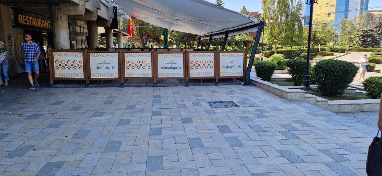 Nikolasstudiocenter Ploieşti Exteriör bild