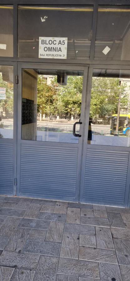 Nikolasstudiocenter Ploieşti Exteriör bild
