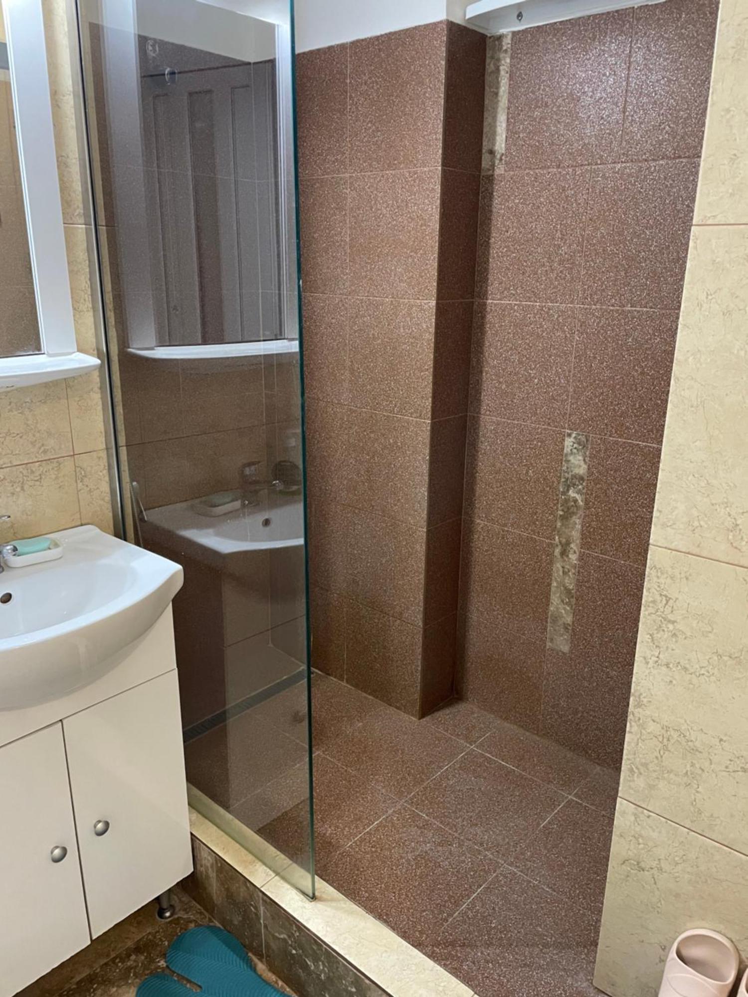Nikolasstudiocenter Ploieşti Exteriör bild