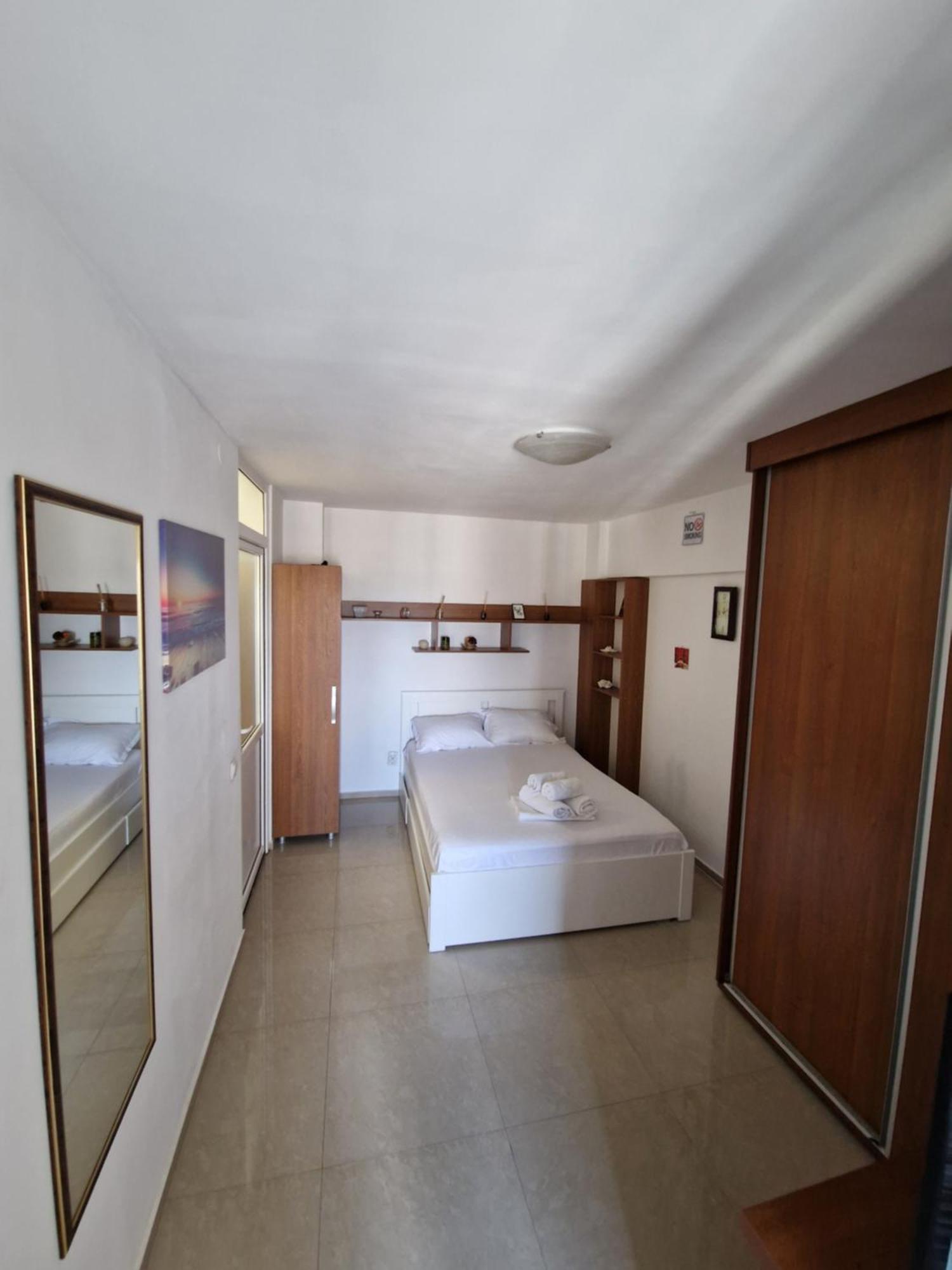Nikolasstudiocenter Ploieşti Exteriör bild
